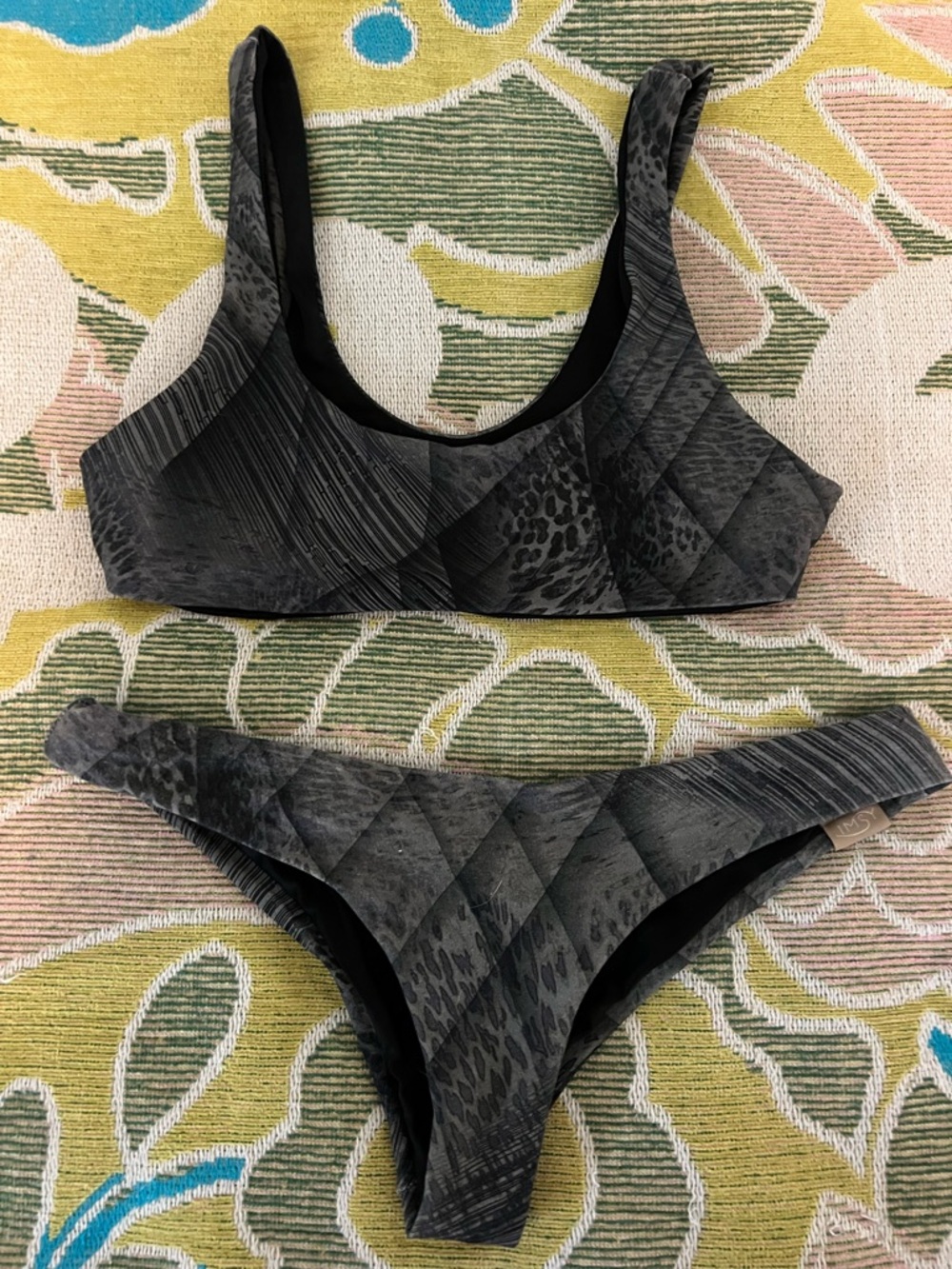 Gray Patterned Women's Bikini Set - Sporty Scoop Top & Low-Rise Bottom